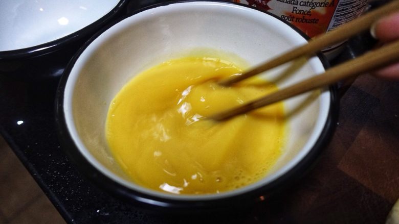 香蕉面包布丁(低脂低糖版),搅拌均匀。