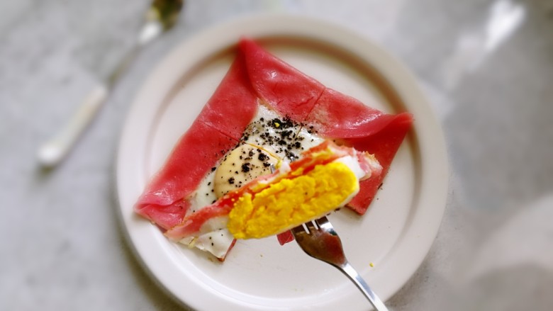 『宝宝辅食10➕』红红火火奶香火龙果可丽饼,晾温切块就可以给宝宝吃啦