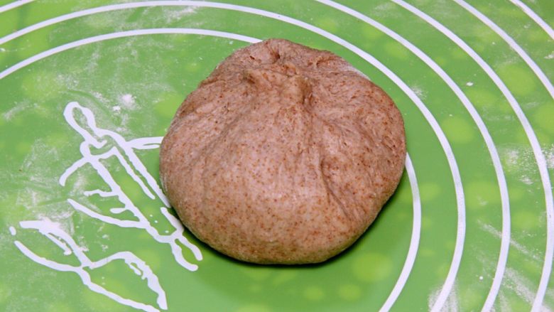 黑麦小餐包,粘起来,收紧口子。