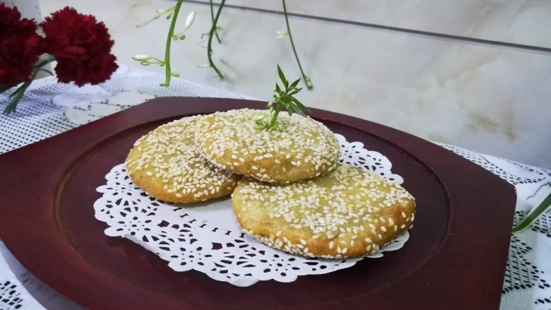 香蕉芝麻坚果仁馅饼,香喷喷的香蕉芝麻坚果仁馅饼就做好啦。