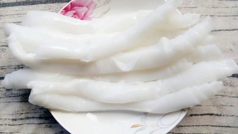 胡萝卜青椒肉末汁拌粉,准备好的<a style='color:red;display:inline-block;' href='/shicai/ 9557'>粉</a>