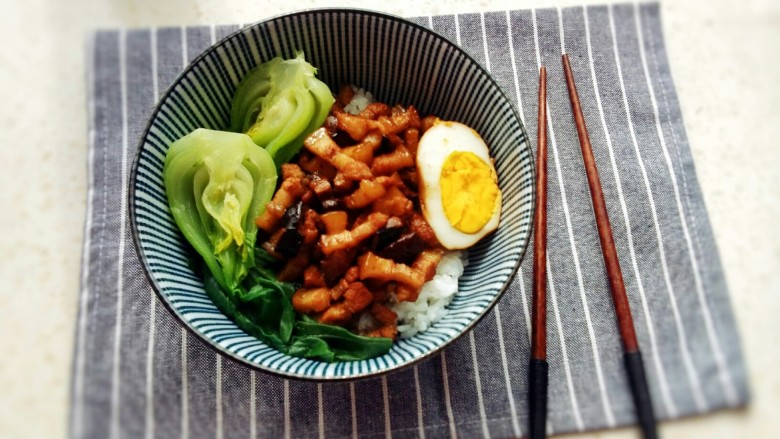 卤肉饭,享用吧!