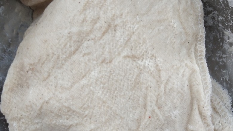 菠菜卷,用湿抹布盖上,醒一会