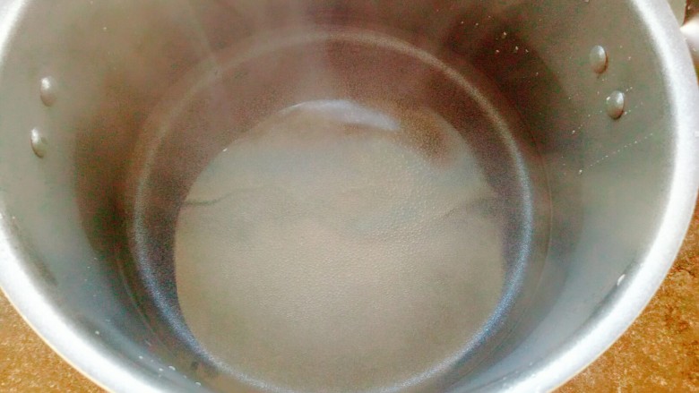 轻芝士蛋糕,烧一锅水