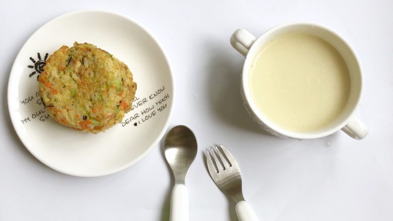 鲜虾杂蔬米饼,煎好出锅摆盘