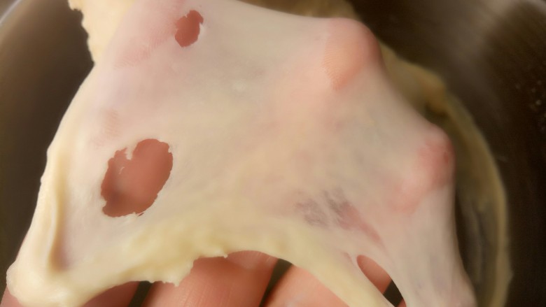 迷你汉堡,开启厨师机揉几分钟,能拉出这样的膜。