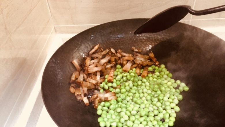 豌豆腊肉饭,加豌豆