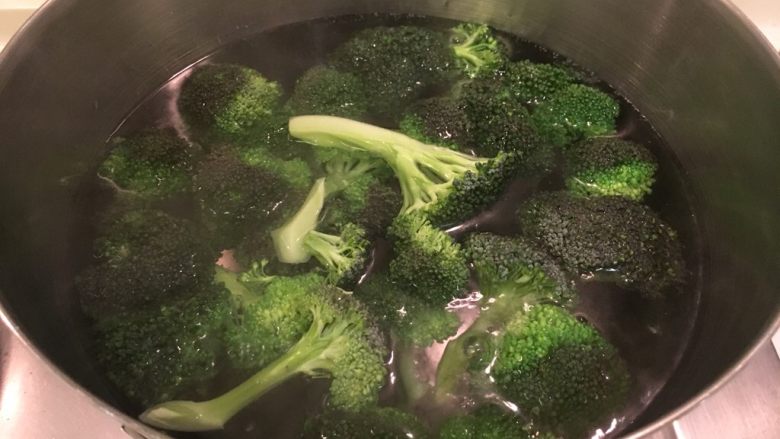 我家牛排(全餐),青花菜下水2分钟即可