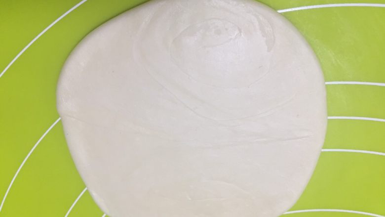 零失败蛋黄酥,再用擀面杖超四面擀开就好,不要来回压