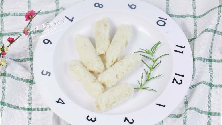 鳕鱼肠,成品有像蛋糕一样一个个小孔洞,也是好松软的口感。