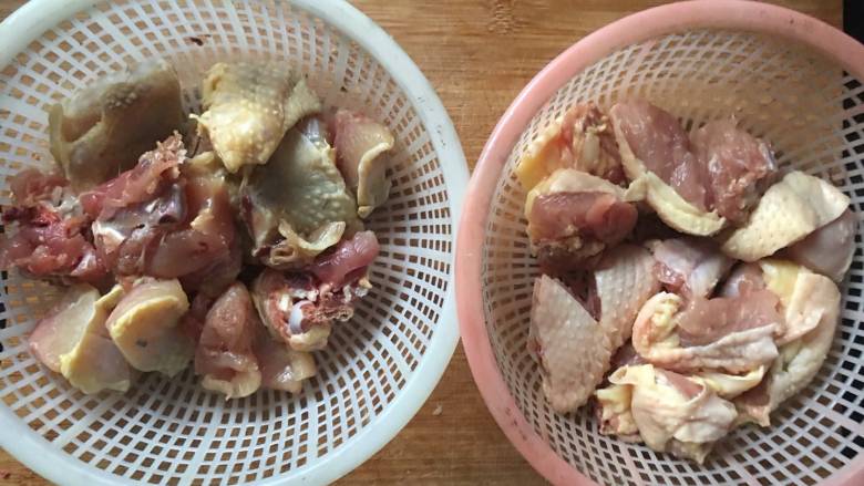 鸡肉版“腌笃鲜”,分别切块;