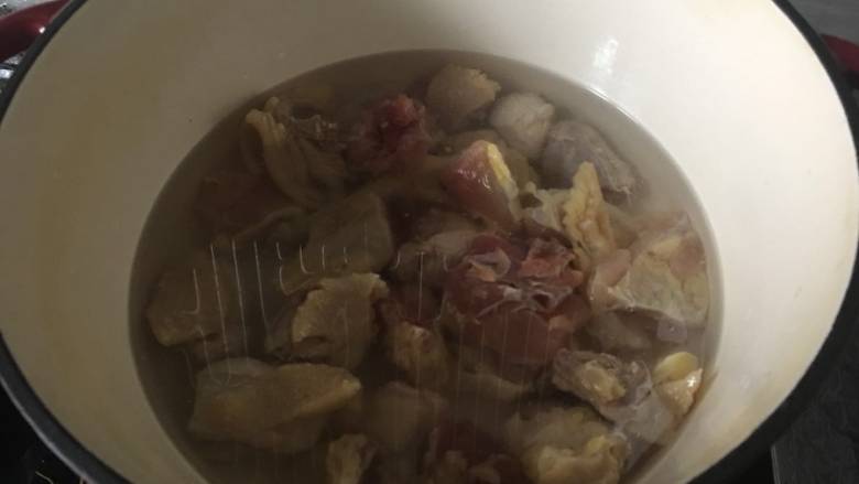 鸡肉版“腌笃鲜”,加水适量;