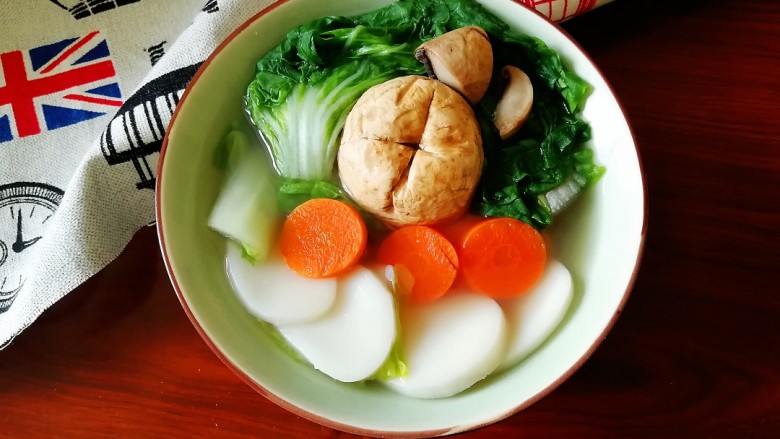 蘑菇青菜汤年糕,上桌,加酱油,醋,香油
