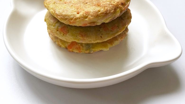 鸡蛋面条饼,我大概煎了六块饼,全家一起吃哦