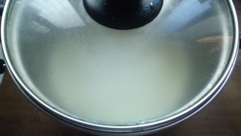 鲜嫩爽滑的豆腐脑,加盖静置5分钟以上