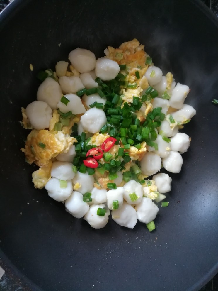 #客家美食#大禾米粄,下葱花和<a style='color:red;display:inline-block;' href='/shicai/ 86663'>红辣椒</a>,快速翻炒后出锅