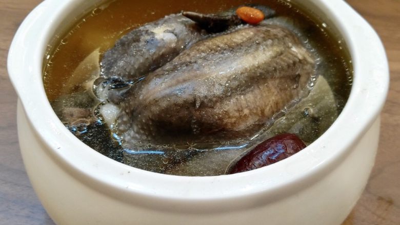 红枣黄芪乌鸡汤