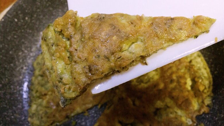 #春食野菜#椿芽烘鹅蛋,烘好后用切刀切成自己喜欢的形状,或者不切