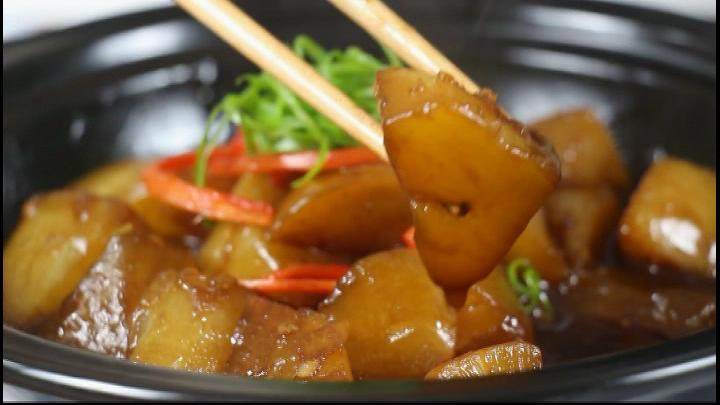 鲜美宴客大菜，咸鲜中带着一丝甜味的鲍汁萝卜,成品，可口的萝卜是不是在引诱你的味蕾呢！

