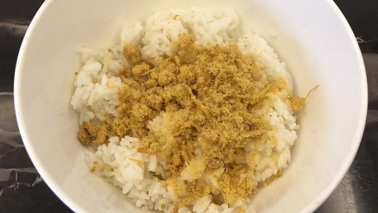 便当~饭团+土豆饼+八爪鱼红肠,一勺肉松