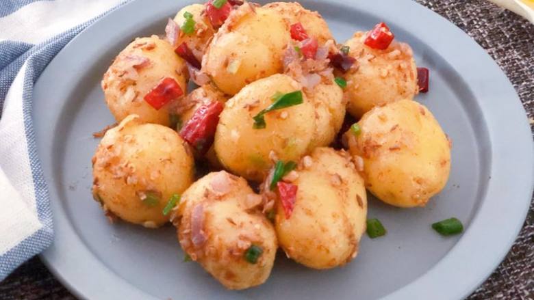 强烈诱惑的干锅小土豆，瞬间俘虏你的味觉