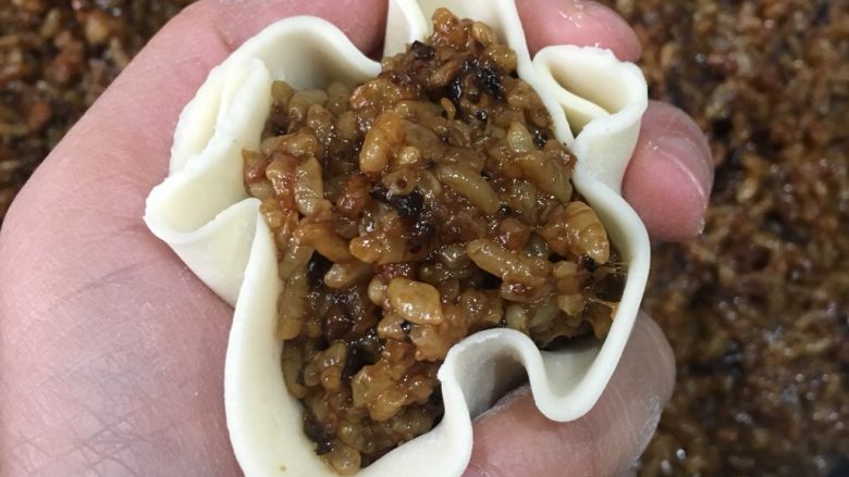 烧麦,手轻轻握起,形成这样的形状
