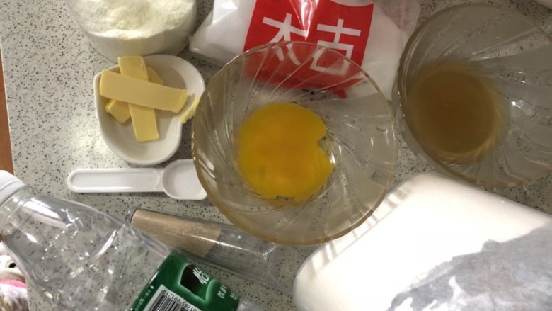 花式面包,准备材料:酵母夜没有水代替,水要纯净水哦!不是矿泉水,<a style='color:red;display:inline-block;' href='/shicai/ 887'>黄油</a>提前室温软化.