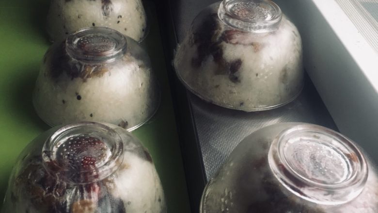 猪油蜂蜜八宝饭,倒扣,放凉,我一次做了五个