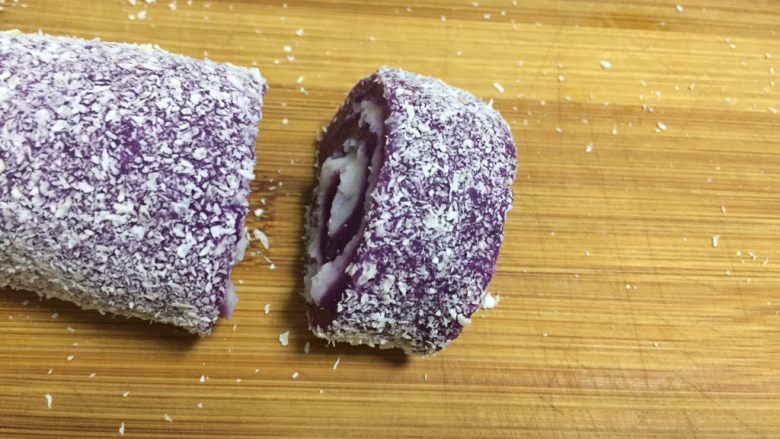 山药紫薯糍,用刀切开就可食用，当日食用口感最佳