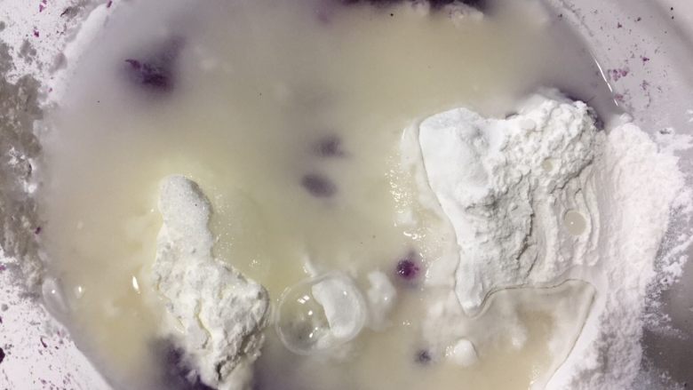 山药紫薯糍,加入温开水