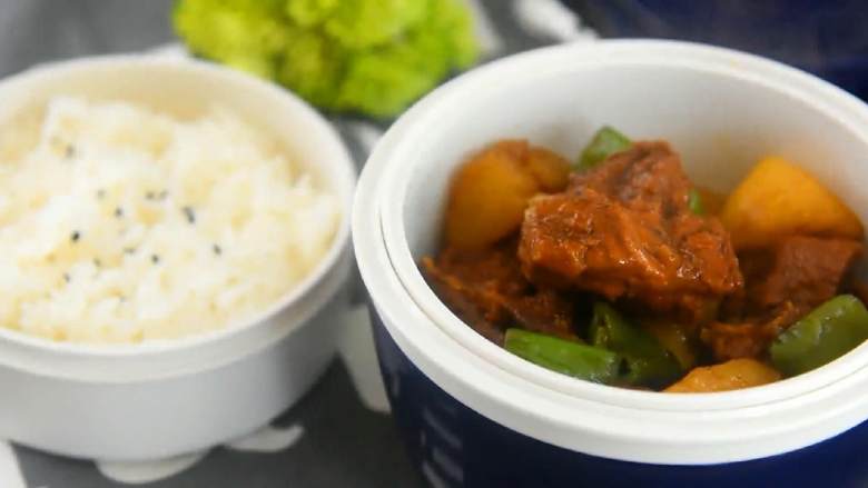 菜还没出锅,光闻着香味我就迫不及待地盛好米饭了!,成品,是不是很诱人很下饭呢?