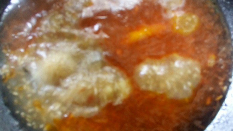 江湖菜 邮亭鲫鱼,加高汤,放<a style='color:red;display:inline-block;' href='/shicai/ 756'>鸡精</a>调味。