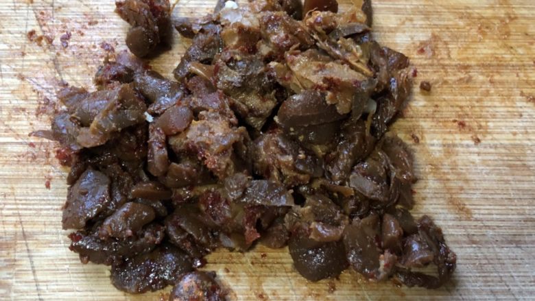 无敌自制干贝酱,豆瓣酱或豇豆或川味豆腐乳(我用的是一块海会寺豆腐乳)剁碎。