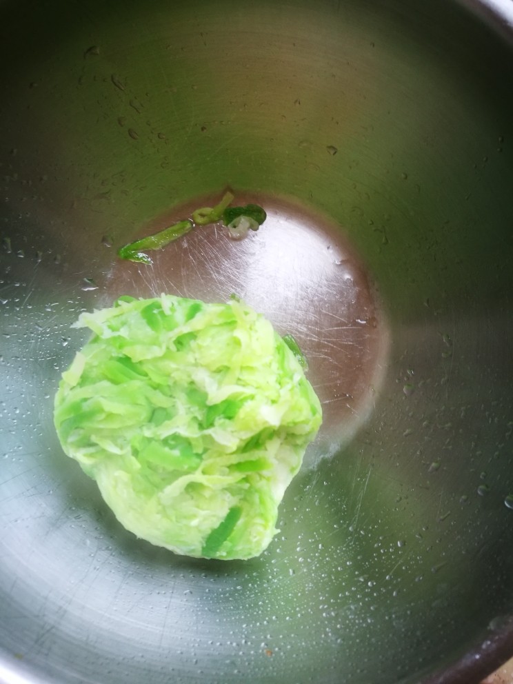 私家大陷肉包子,水分约少越好,备用。
