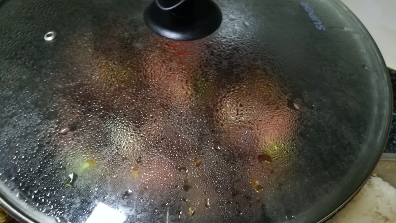 #下酒菜#让人超级有食欲的酱鸭,加水一点焖煮入味,其实也是为了稀释它的咸味。