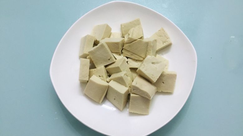 肉末豆腐,<a style='color:red;display:inline-block;' href='/shicai/ 465'>豆腐</a>洗净切成小块