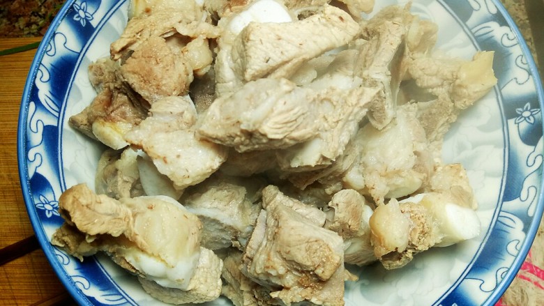 甜烧排骨,沥干备用