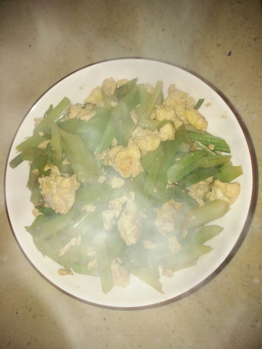 芹菜炒鸡蛋