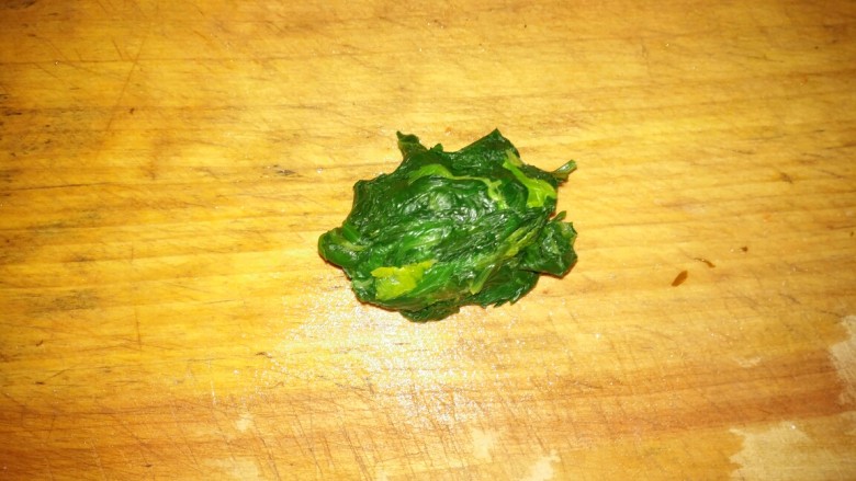 绿意盎然芹菜叶蛋饼,攥干水份