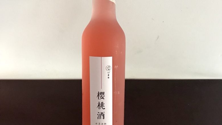 黑森林蛋糕,准备<a style='color:red;display:inline-block;' href='/shicai/ 13419'>樱桃酒</a>,必不可少,没有就去买哈!