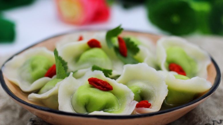 翡翠南极磷虾荠菜馄饨【宝宝辅食】,鲜美无比又健康营养的南极磷虾荠菜翡翠馄饨出锅喽