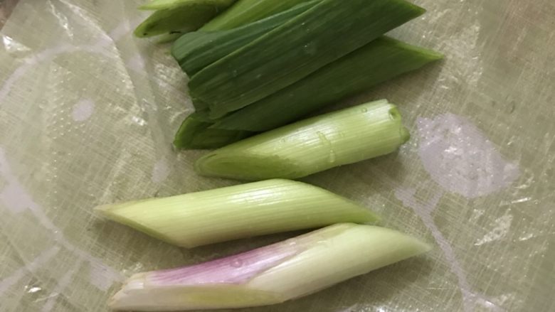 蛋蒸香肠,切段