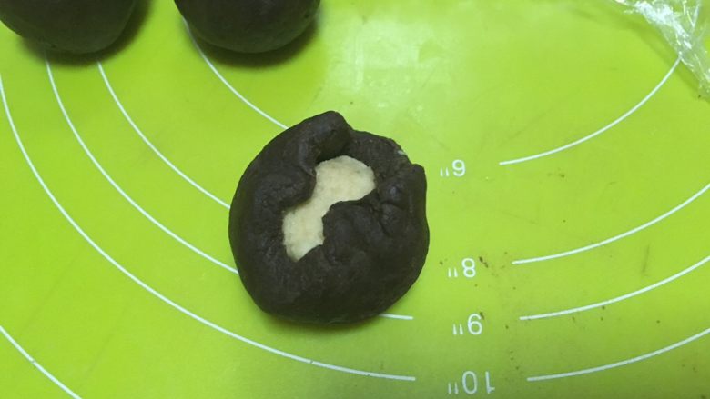 仿真核桃酥,包裹上核桃花生馅,收好收口