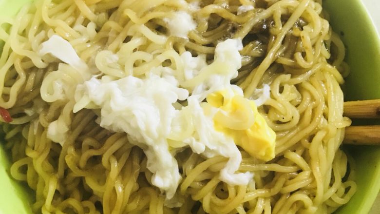 蛋蒸香肠,煮一碗面 香肠下面