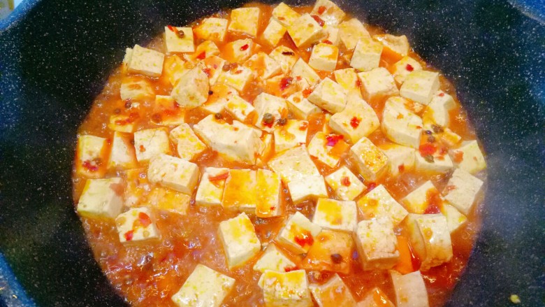 麻婆豆腐(简易版),翻炒均匀