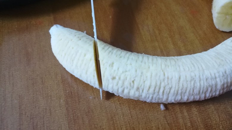 #吃唐诗品宋词#门泊东吴万里船,用水果刀切成船的模样,头尾都要去掉