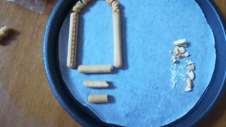 #吃唐诗品宋词#门泊东吴万里船,门做好后,用手指饼干做台阶,这样让门更立体,更有门的样子。