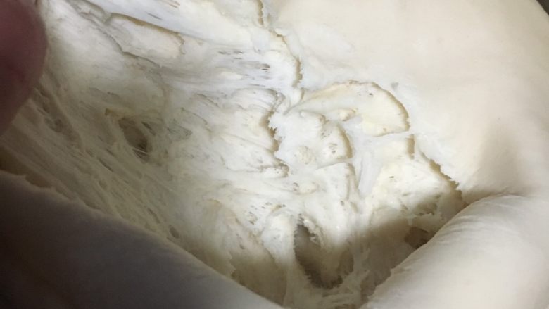 超熟牛奶吐司
～～附中种面团问题总汇,拉开有丰富的丝状组织即可