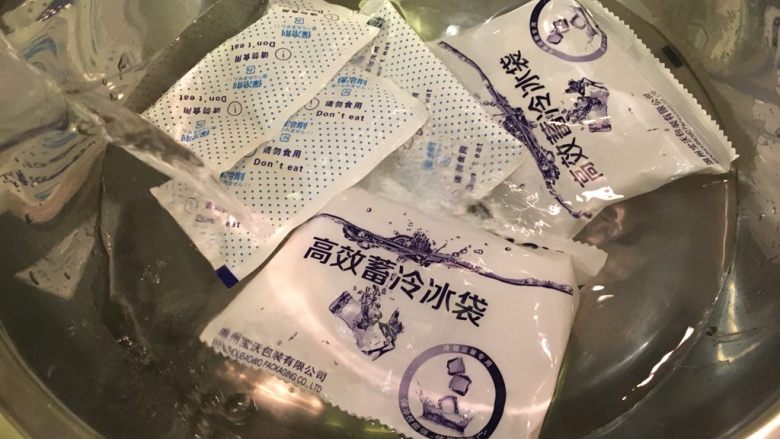 红糟鸡腿+白切鸡腿,准备冰水