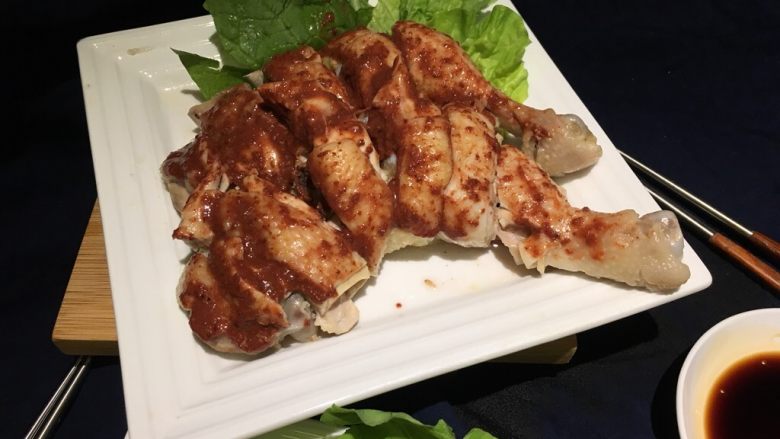 红糟鸡腿+白切鸡腿,刷上红糟调酱!红糟鸡!OK!